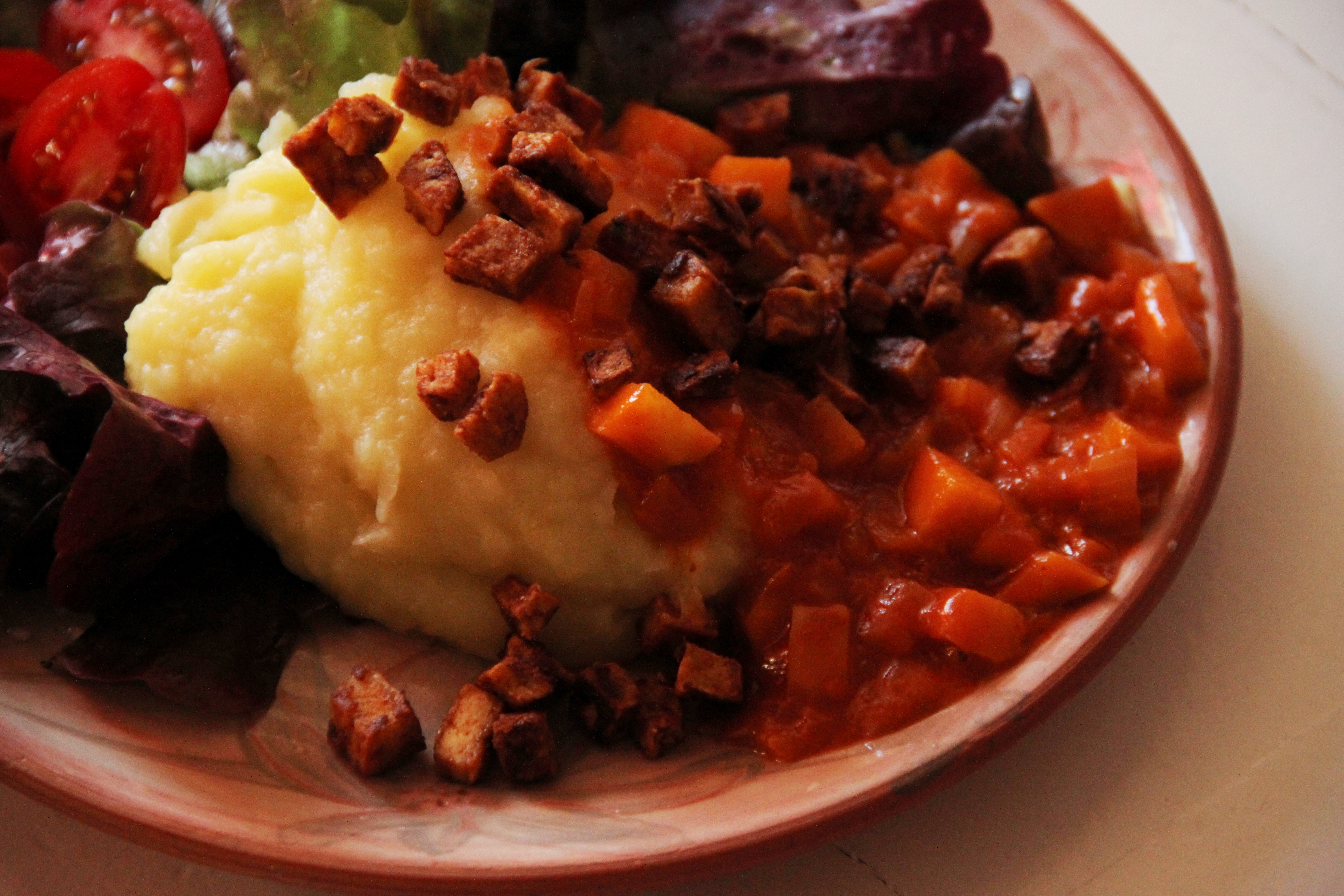 Cremet flødesauce med tomat, løg & æble