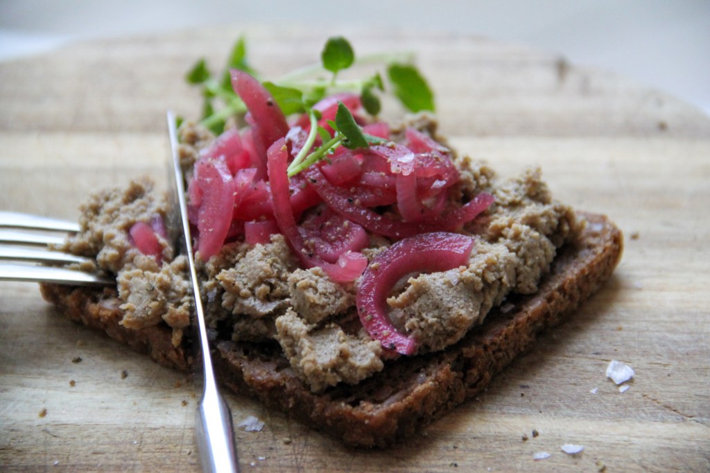 Syltede rødløg med allehånde, nellike & kanel