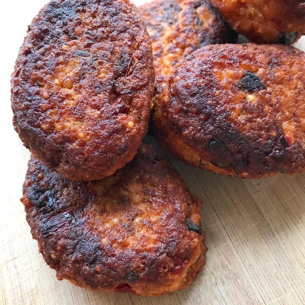 Frikadeller med oliven & rød peber