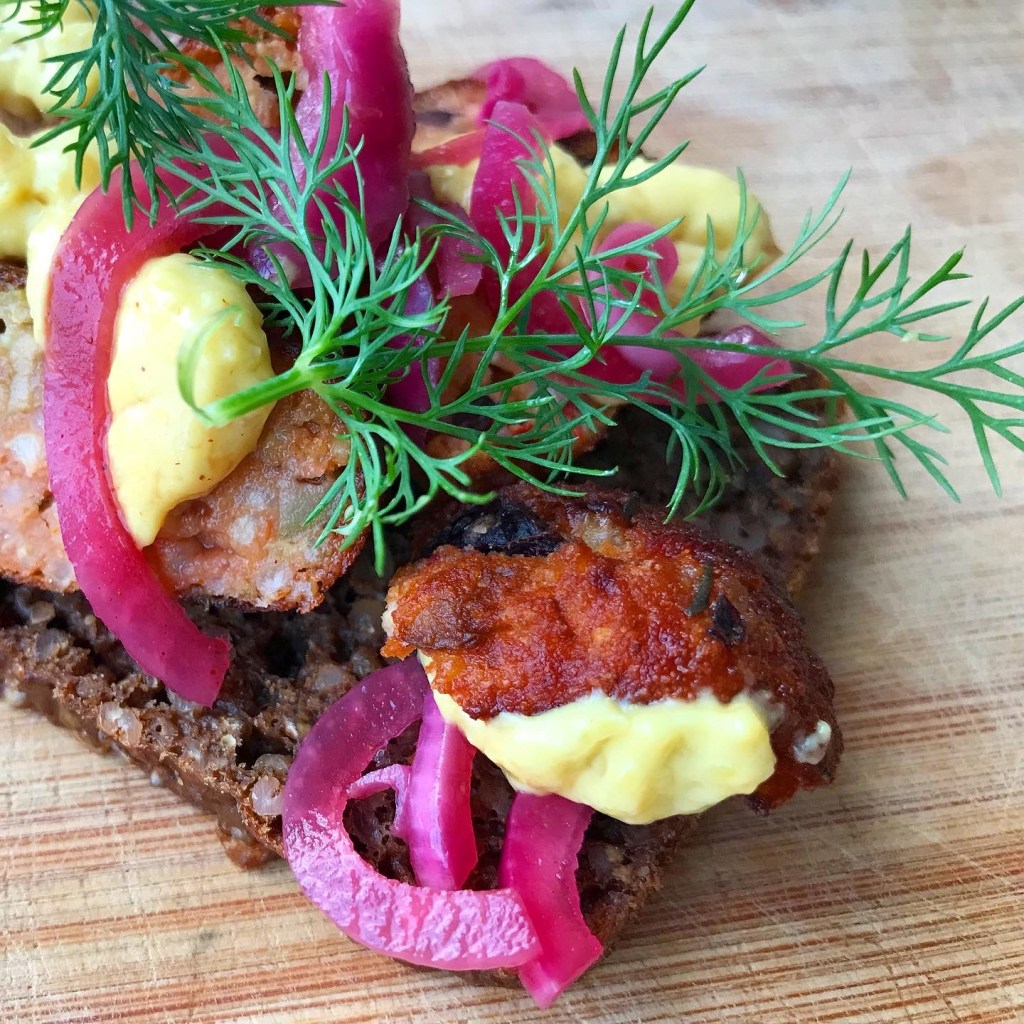 Frikadeller med oliven & rød peber